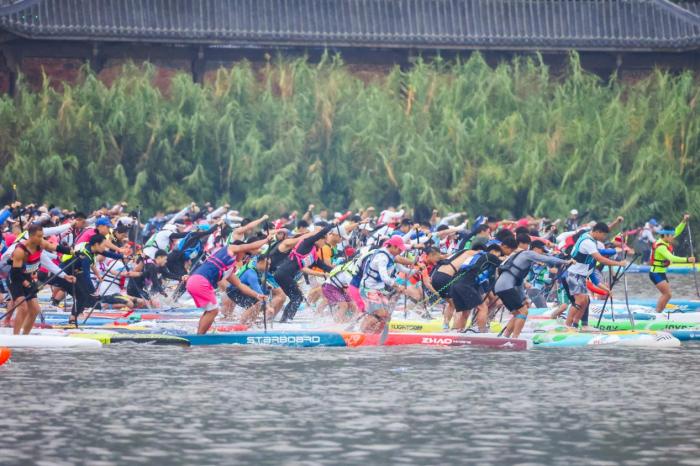 2023全国桨板全锦赛在开州汉丰湖畔举行，刷新国