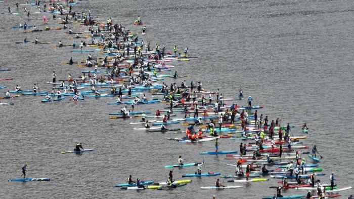 2023全国桨板全锦赛在开州汉丰湖畔举行，刷新国