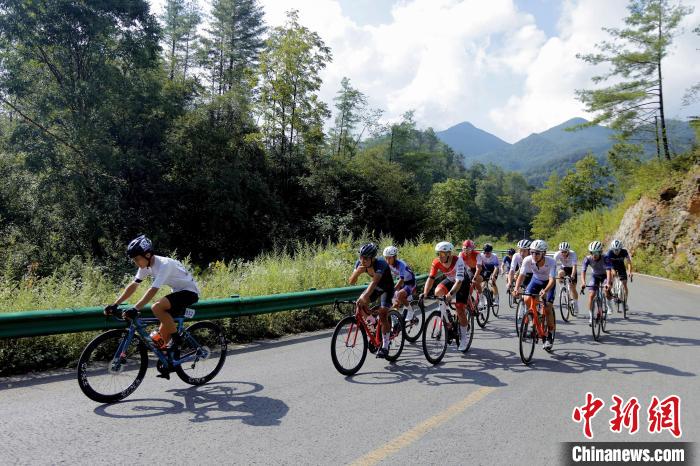 2024长江三峡·巫溪红池坝十一届自行车赛开赛 选