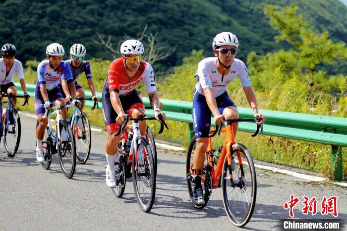 2024长江三峡·巫溪红池坝十一届自行车赛开赛 选