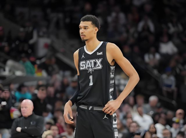 NBA季后赛争夺战：五位超级球星数据领跑，谁将