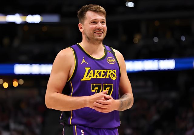 NBA季后赛争夺战：五位超级球星数据领跑，谁将