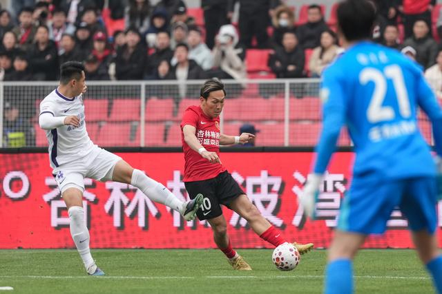 辽宁铁人3-0力克津门虎 首胜奠定争冠基础