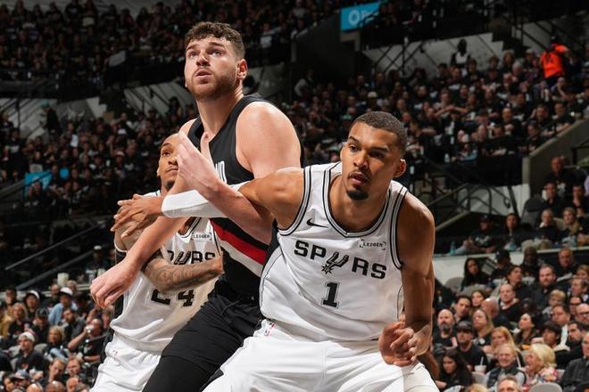 文班亚马受伤马刺遭逆转开拓者1-1扳平系列赛