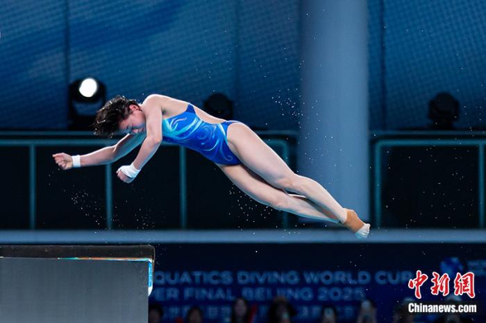陈芋汐女子单人10米台夺冠 三冠王成就引热议